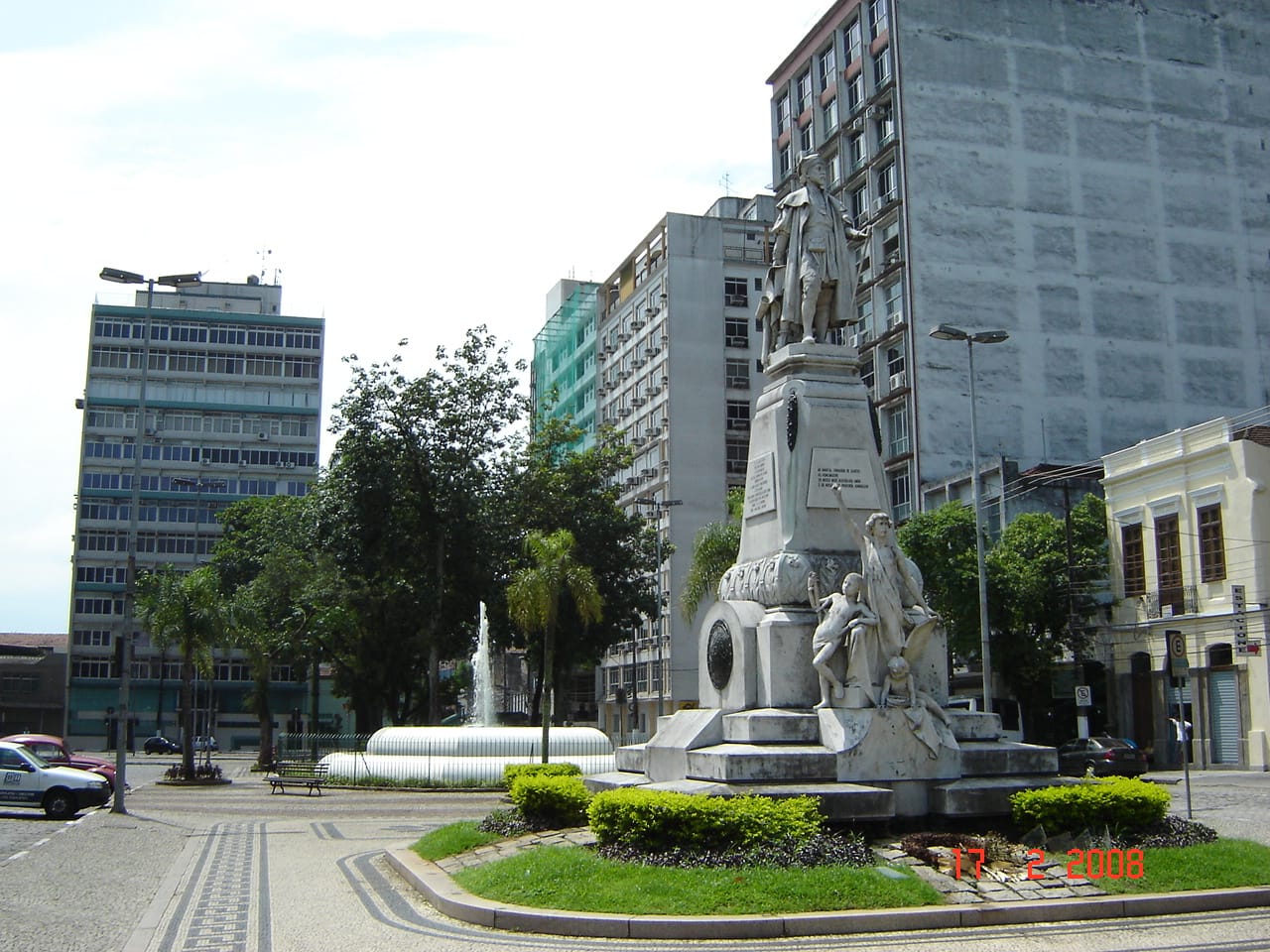 Monumento a Brás Cubas na Praça da República, no Centro Histórico de Santos